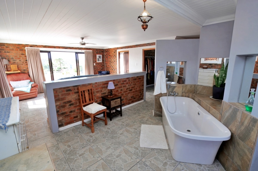 4 Bedroom Property for Sale in Stilbaai Wes Western Cape